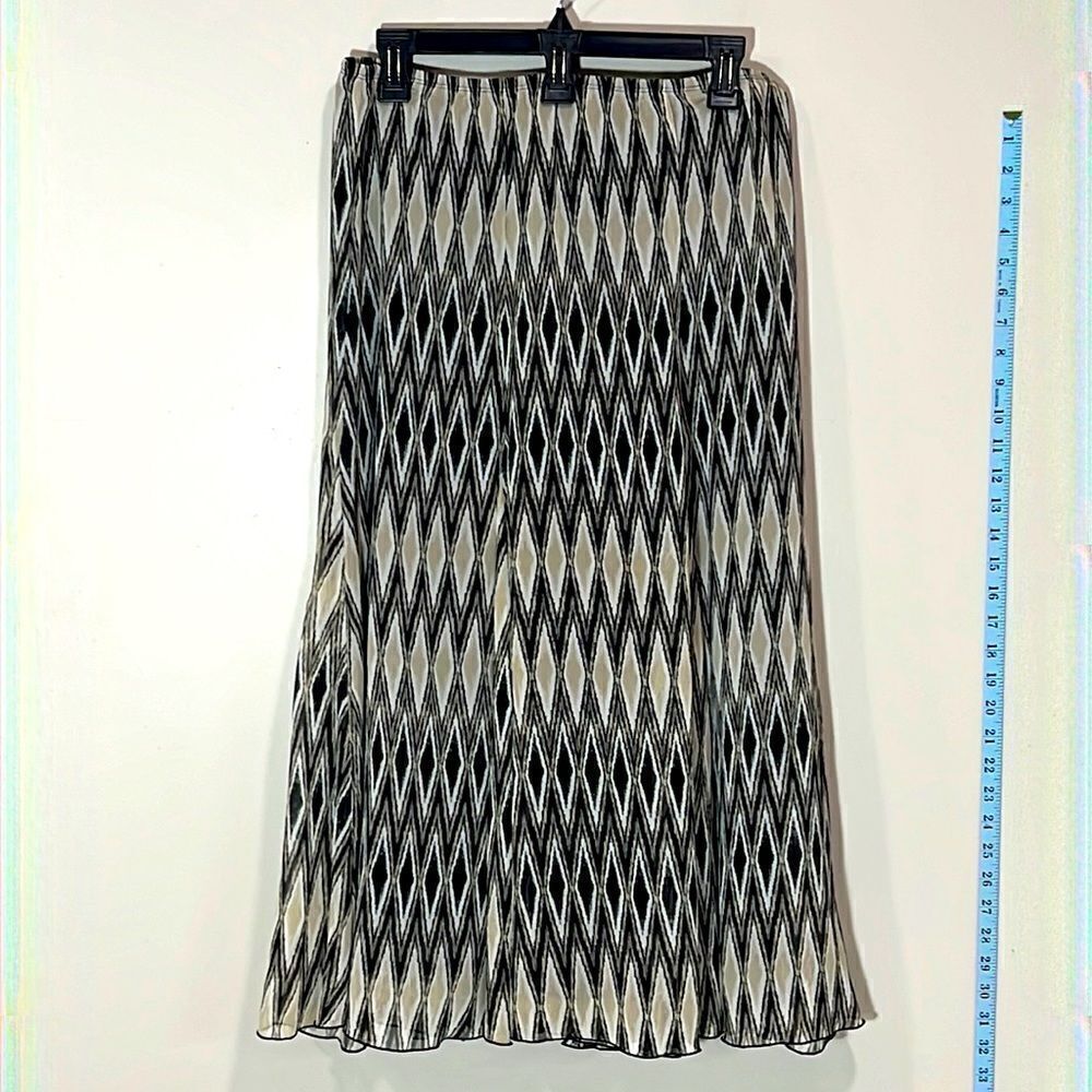 Ruby Rd. Petite Long Flowing Skirt. Size 10P.